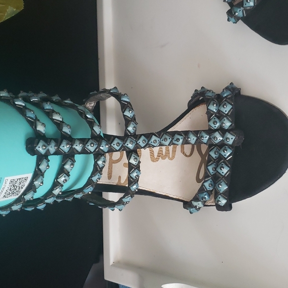 Shoes - Picture 2 of 5